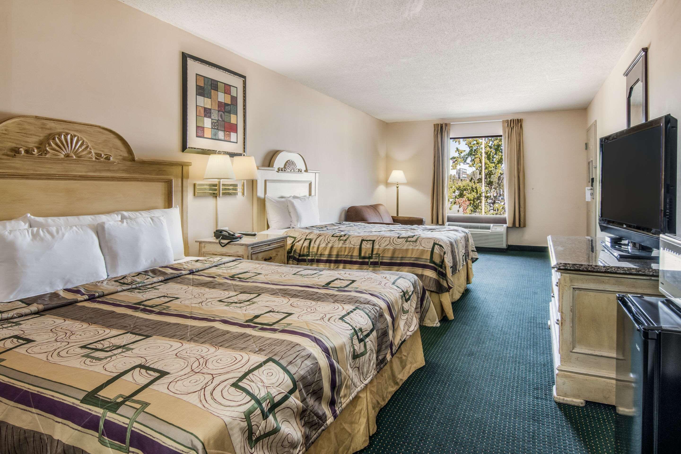 Rodeway Inn & Suites Dublin Exteriér fotografie