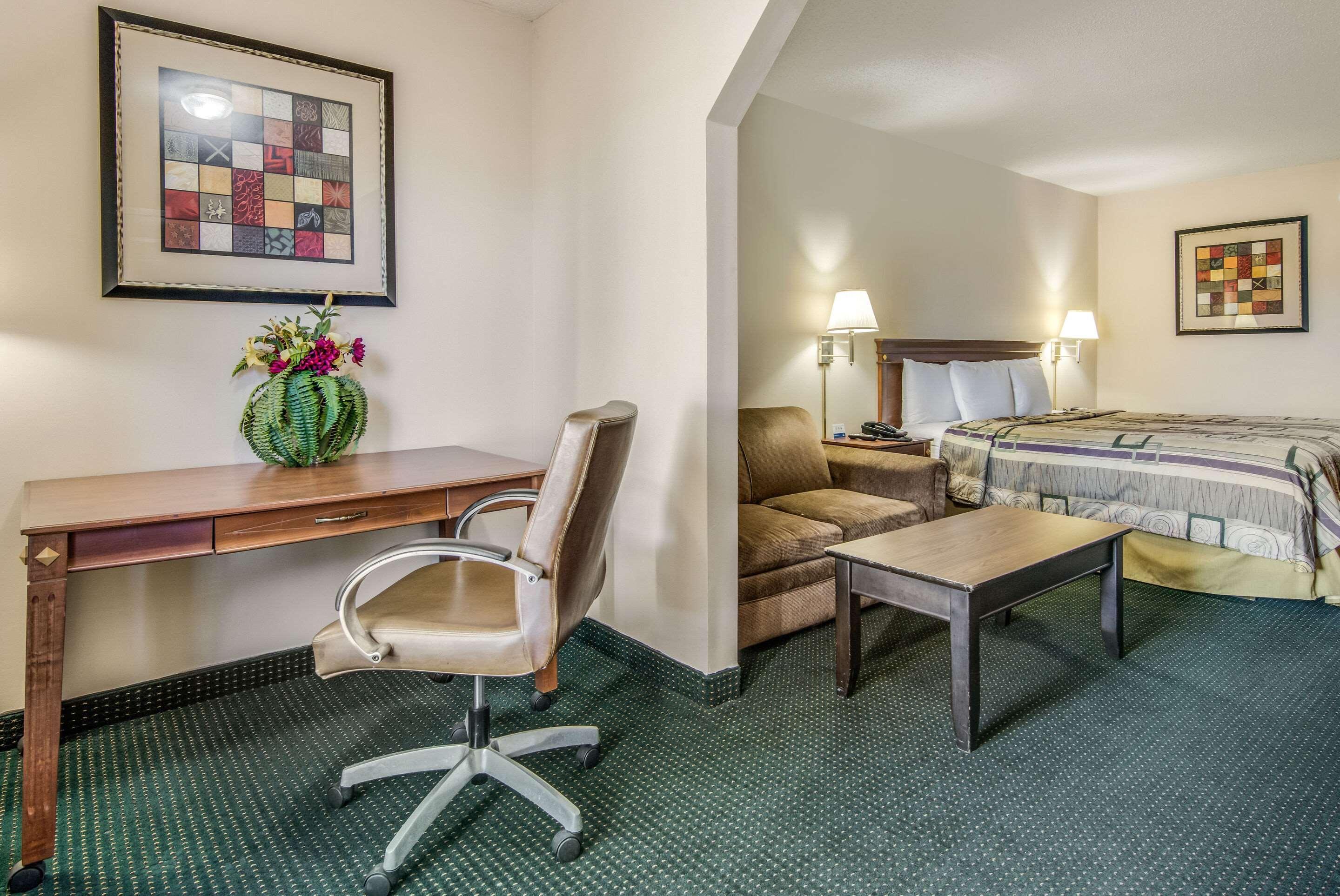 Rodeway Inn & Suites Dublin Exteriér fotografie