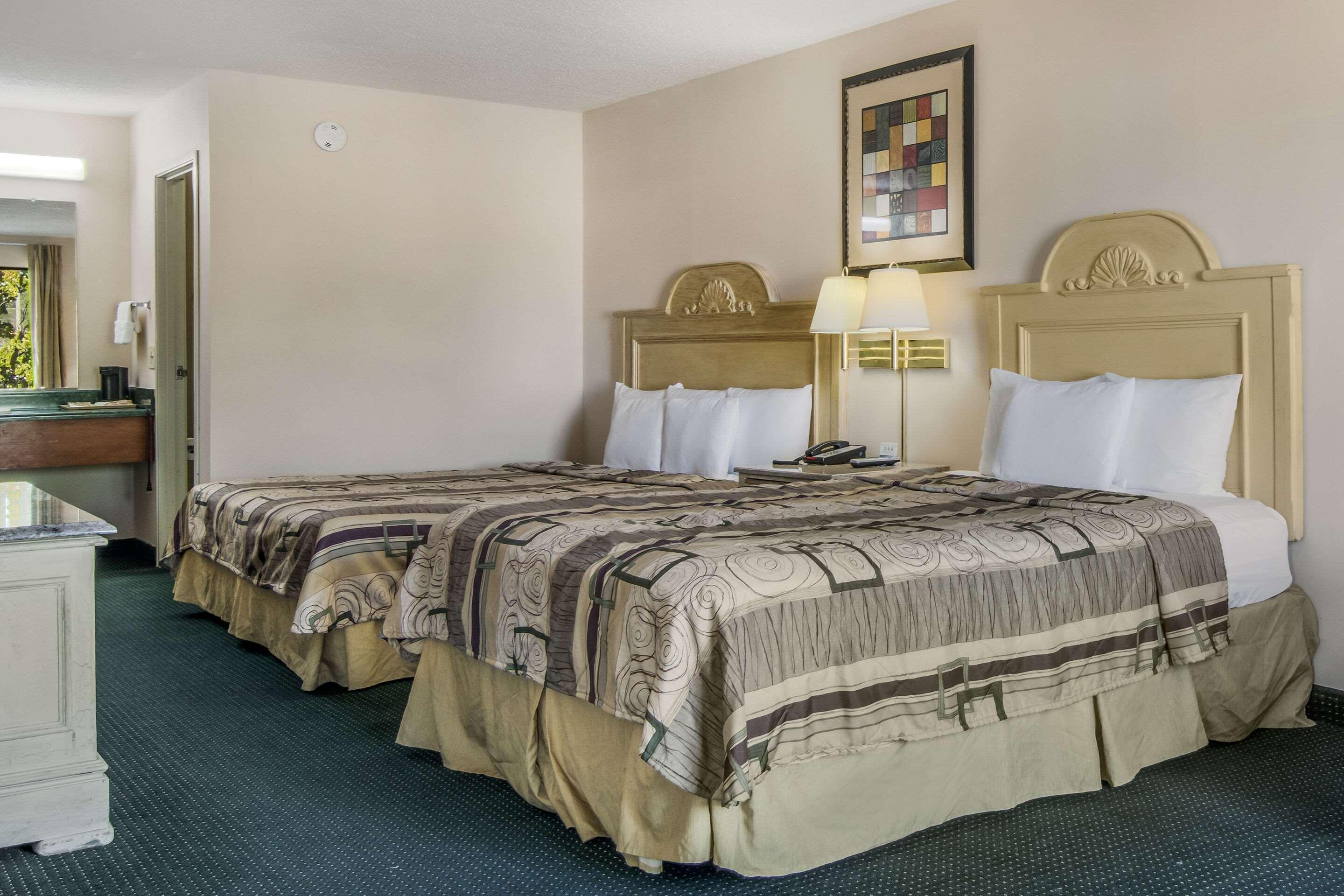 Rodeway Inn & Suites Dublin Exteriér fotografie
